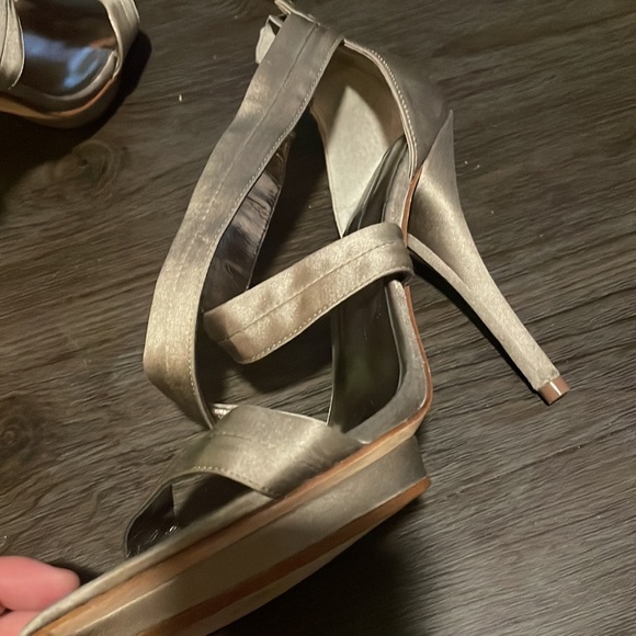 BCBG Pewter High Platform Heels 10M NWOT - Picture 3 of 12